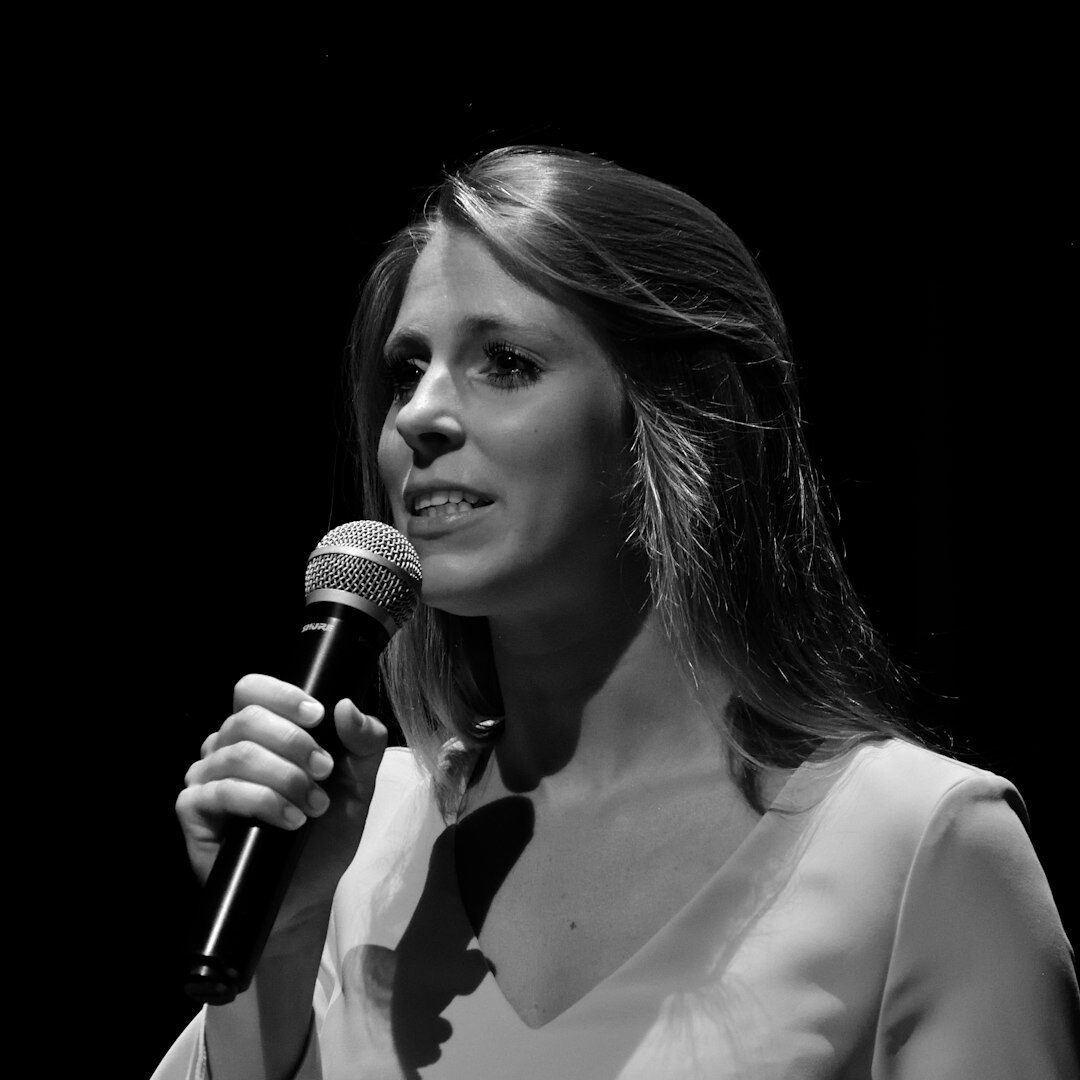 Professional female TV presenter and media trainer